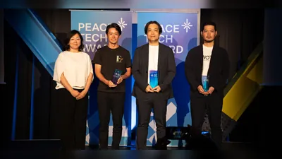 EF Polymer team with the Peacetech Award 2025 trophies on stage